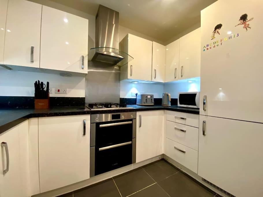 Uniquejoe Properties - 3 Bedroom Манчестер Экстерьер фото